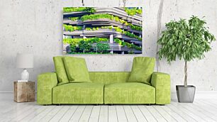 Πίνακας, ένα πολύ ψηλό κτίριο καλυμμένο με πολλά πράσινα φυτά