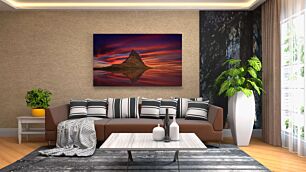 Πίνακας, ένα πολύ ψηλό βουνό που κάθεται στη μέση μιας λίμνης