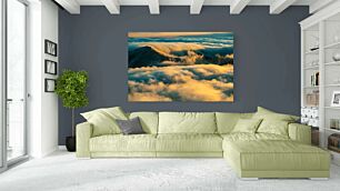 Πίνακας, μια άποψη ενός βουνού καλυμμένου με σύννεφα