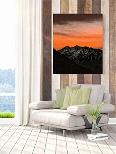 Πίνακας, θέα ενός βουνού με φόντο κόκκινο ουρανό