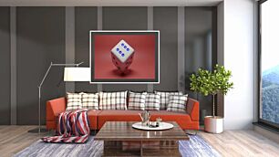 Πίνακας, ένα λευκό ζάρι που κάθεται πάνω σε μια κόκκινη επιφάνεια