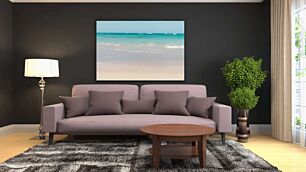 Πίνακας, μια λευκή σανίδα του σερφ που κάθεται πάνω από μια αμμώδη παραλία