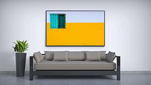 Πίνακας, ένας κίτρινος τοίχος με ένα μπλε παράθυρο και ένα παγκάκι