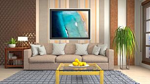 Πίνακας, εναέρια άποψη παραλίας με σανίδα του σερφ στο νερό