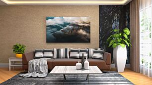 Πίνακας, μια εναέρια άποψη ενός βουνού που περιβάλλεται από σύννεφα