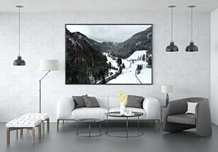 Πίνακας, μια εναέρια άποψη μιας χιονισμένης ορεινής κοιλάδας