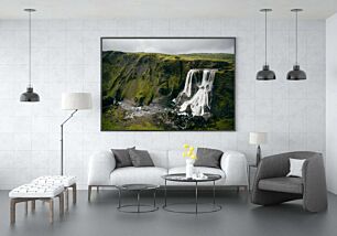 Πίνακας, μια εναέρια άποψη ενός καταρράκτη στα βουνά