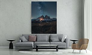 Πίνακας, ο νυχτερινός ουρανός με αστέρια πάνω από μια οροσειρά