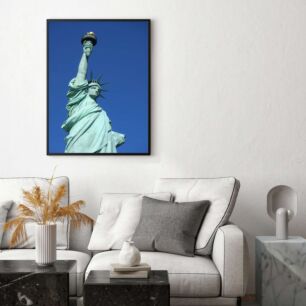 Πίνακας, το άγαλμα της ελευθερίας ενάντια σε έναν γαλάζιο ουρανό