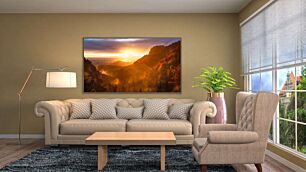 Πίνακας, ο ήλιος δύει πάνω από μια κοιλάδα στα βουνά