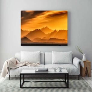 Πίνακας, ο ήλιος λάμπει μέσα από τα σύννεφα πάνω από τα βουνά