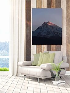 Πίνακας, ο ήλιος λάμπει στην κορυφή ενός χιονισμένου βουνού