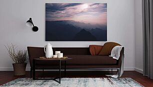 Πίνακας, ο ήλιος λάμπει μέσα από τα σύννεφα πάνω από τα βουνά