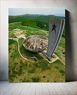 Πίνακας, Abandoned Monument in the Hills Εγκαταλελειμμένο μνημείο στους λόφους