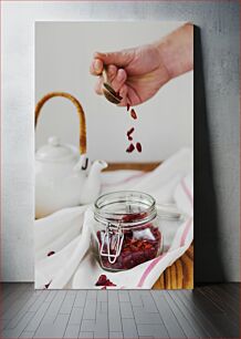 Πίνακας, Adding Dried Berries to Jar Προσθήκη αποξηραμένων μούρων στο βάζο