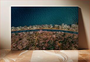 Πίνακας, Aerial View of a Curved Road by a Lake Εναέρια άποψη ενός κυρτού δρόμου δίπλα σε μια λίμνη