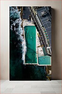 Πίνακας, Aerial View of Coastal Swimming Pool Αεροφωτογραφία της παράκτιας πισίνας