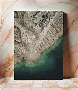 Πίνακας, Aerial view of water and rugged terrain Αεροφωτογραφία του νερού και του ανώμαλου εδάφους