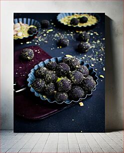Πίνακας, Assorted Chocolate Truffles with Nuts Ποικιλία τρούφες σοκολάτας με ξηρούς καρπούς