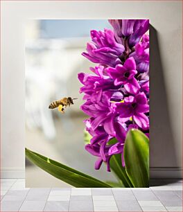 Πίνακας, Bee Pollinating Purple Flowers Μωβ λουλούδια που επικονιάζουν τις μέλισσες