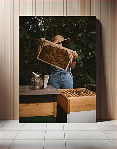 Πίνακας, Beekeeper with Hive Μελισσοκόμος με Κυψέλη