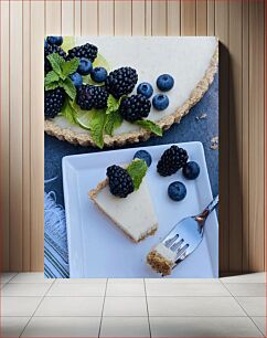 Πίνακας, Berry Cheesecake with Fresh Mint Μούρο Cheesecake με φρέσκο ​​δυόσμο