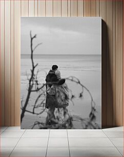 Πίνακας, Black and White Couple at the Beach Ασπρόμαυρο Ζευγάρι στην Παραλία