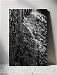 Πίνακας, Black and White Waterfall on Rocky Cliff Ασπρόμαυρος καταρράκτης στο Rocky Cliff
