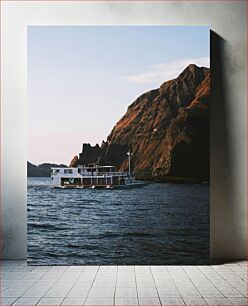 Πίνακας, Boat on the Sea Near Rocky Mountains Βάρκα στη θάλασσα κοντά στα Βραχώδη Όρη