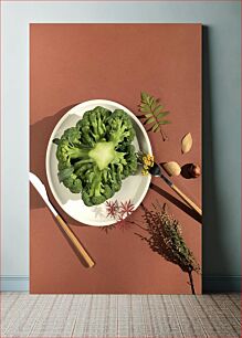 Πίνακας, Broccoli on a Plate with Natural Elements Μπρόκολο σε ένα πιάτο με φυσικά στοιχεία