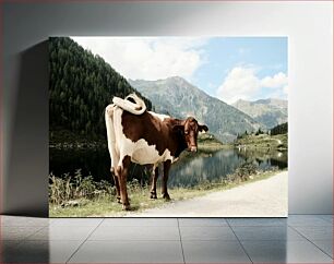Πίνακας, Brown Cow in Stunning Mountain Landscape Καφέ αγελάδα σε εκπληκτικό ορεινό τοπίο