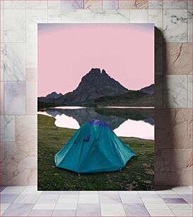 Πίνακας, Camping by the Mountain Lake at Sunset Κάμπινγκ δίπλα στη λίμνη του βουνού στο ηλιοβασίλεμα