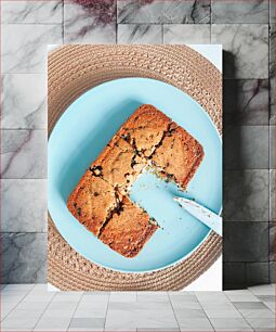 Πίνακας, Chocolate Chip Loaf Cake on Blue Plate Τούρτα με τσιπς σοκολάτας σε μπλε πιάτο