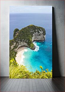 Πίνακας, Cliffside Beach with Turquoise Waters Παραλία Cliffside με Τιρκουάζ Νερά