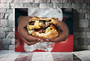 Πίνακας, Close-up of a Cheeseburger in Hands Κοντινό πλάνο ενός Cheeseburger στα χέρια