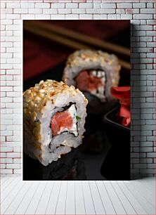 Πίνακας, Close-up of Sushi Rolls with Sesame Seeds Κοντινό πλάνο ρολά σούσι με σουσάμι
