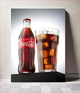 Πίνακας, Coca-Cola Bottle and Glass with Ice Μπουκάλι και ποτήρι Coca-Cola με πάγο