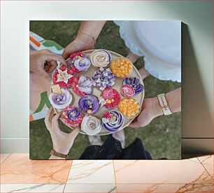 Πίνακας, Colorful Cupcakes in Hands Πολύχρωμα Cupcakes στα χέρια