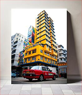 Πίνακας, Colorful Urban Building and Taxi Πολύχρωμο αστικό κτίριο και ταξί