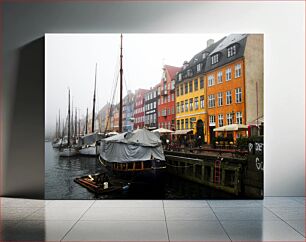 Πίνακας, Colorful Waterfront in Foggy City Πολύχρωμη προκυμαία στην ομιχλώδη πόλη