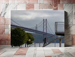 Πίνακας, Couple Climbing Stairs Near Bridge Ζευγάρι που αναρριχείται σε σκάλες κοντά στη γέφυρα