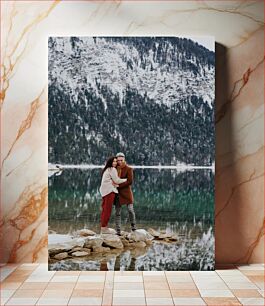 Πίνακας, Couple Embracing by Snowy Lake Ζευγάρι που αγκαλιάζει δίπλα στη λίμνη Snowy