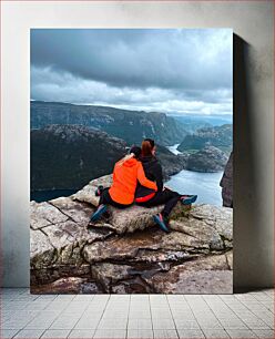 Πίνακας, Couple Enjoying Mountain View Ζευγάρι που απολαμβάνει θέα στο βουνό