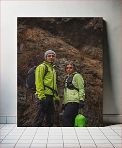 Πίνακας, Couple Hiking in Rocky Terrain Ζευγάρι Πεζοπορία σε Βραχώδη Έδαφος