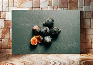 Πίνακας, Dark Figs on Slate Background Σκούρα σύκα σε φόντο σχιστόλιθου