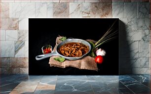 Πίνακας, Delicious Food in a Skillet Νόστιμο φαγητό σε ένα τηγάνι