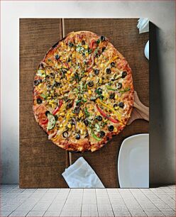 Πίνακας, Delicious Vegetable Pizza on Wooden Board Νόστιμη πίτσα λαχανικών σε ξύλινη σανίδα