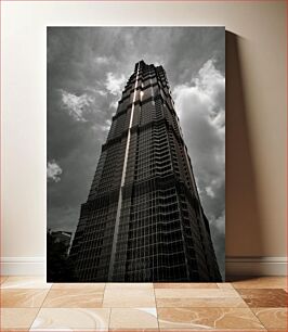Πίνακας, Dramatic Skyscraper Under Stormy Skies Δραματικός ουρανοξύστης κάτω από θυελλώδεις ουρανούς