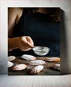 Πίνακας, Dusting Powdered Sugar on Madeleines Ξεσκόνισμα ζάχαρης σε σκόνη στο Madeleines