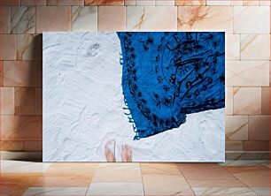 Πίνακας, Feet on Sandy Beach with Blue Blanket Πόδια στην αμμώδη παραλία με μπλε κουβέρτα